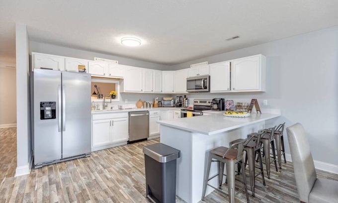 Osage House | King Master Suite/Cozy townhome, Close to WVU