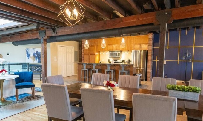 Shelby Park House | KING Penthouse Sleep8 4Bed 3BR 2BA Swepson Loft