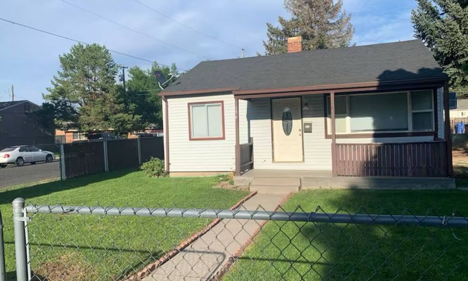 Twin Falls House | King, queen, & twin bed. 2-bedroom. Fenced around.