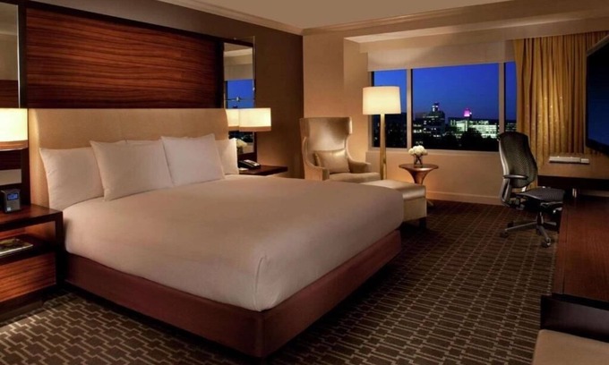 McLean Apartment | King Room Near Capital One Headquarters WDC