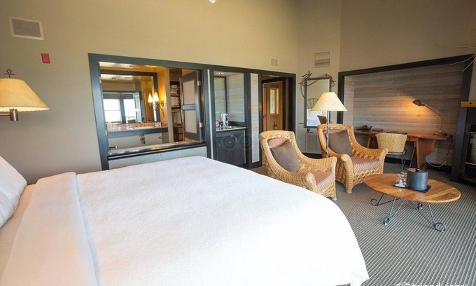 Winthrop Apartment | King Room Near Tesla Destination Charger WDC