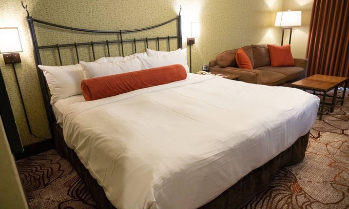 Banff Apartment | King Room, Steps to Downtown | Onsite Hot Tub