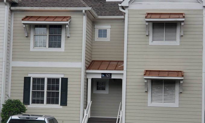 Lackey House | King's Creek Townhome 1: Sleeps 6. Welcoming, spacious, perfect location!