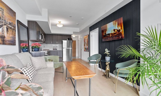 Pickering Apartment | King size Bed Deep Bath Tub Private Balcony Panoramic Views Quiet Building