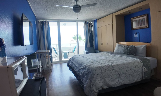 Bermuda Riviera Hotel | King Size Ocean View Studio at the Ocean Manor Hotel & Resort