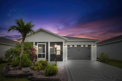 Wildwood House | King Sized Comfort in The Village of Deluna