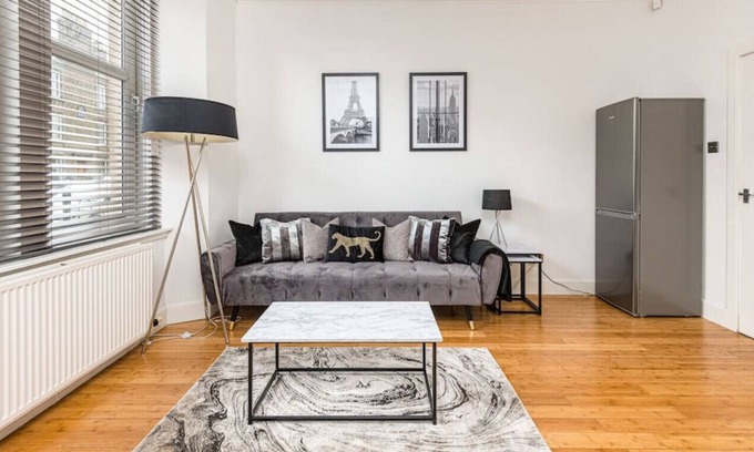 Broughty Ferry Apartment | King St Apt stylish city pad in Broughty Ferry