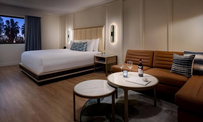 Woodland Hills Hotel | King Standard, The Anza A Calabasas Hotel, Pool, Near Lake Calabasas Park