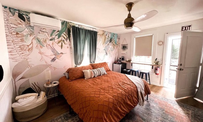 Old Town Hotel | King Suite in Boutique Hotel3, walk to downtown