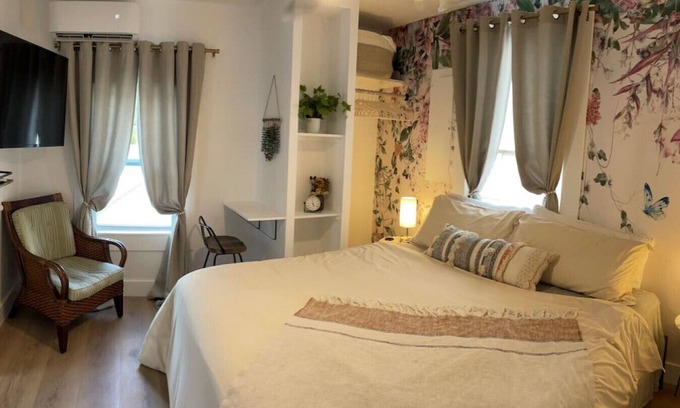 Lincolnville Hotel | King Suite in Boutique Hotel6, walk to downtown