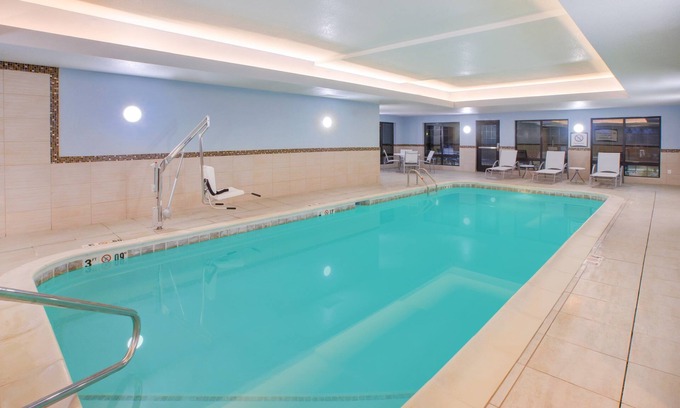 Benton Harbor Condo | King Suite | Indoor Pool + Fitness Center