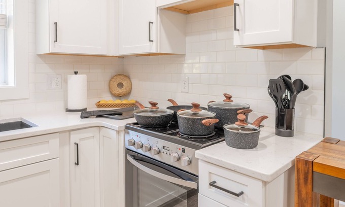 Blacksburg Villa | King Suite ~ Peaceful Setting
