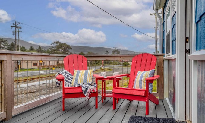 Rockaway Beach Apartment | King Tide - Meredith Lodging