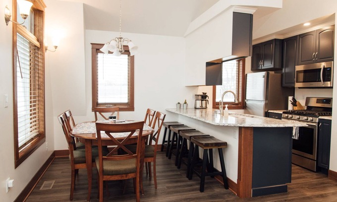 Powderhorn House | Kingfield, Minneapolis; Sleeps 6; New Construction, 3 Miles from Downtown