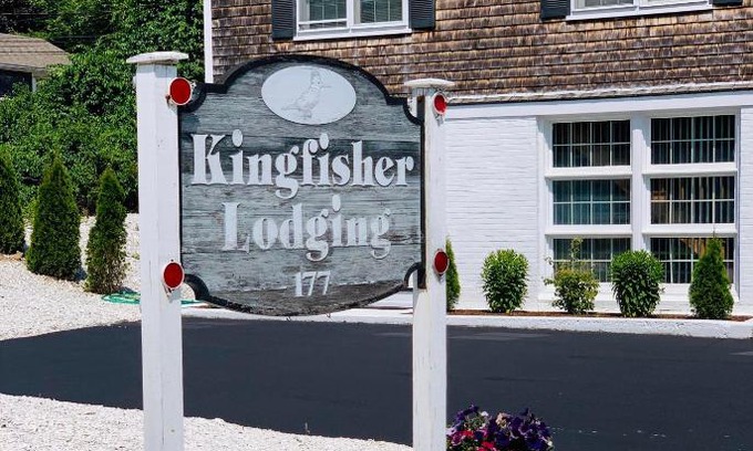 Dennis Hotel | Kingfisher Lodging