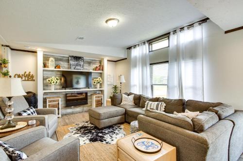Kingston House | Kingston Home with On-Site Boat Parking 2 Mi to Lake