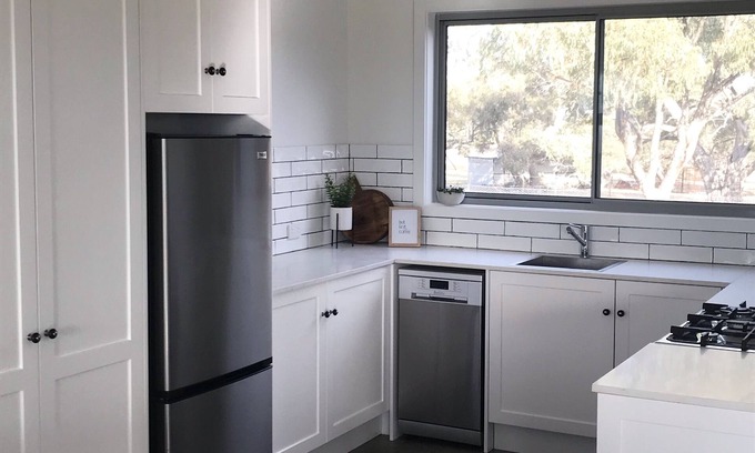Maffra House | Kinross Cottage - an idyllic self-contained farm stay in Bungarby, NSW.