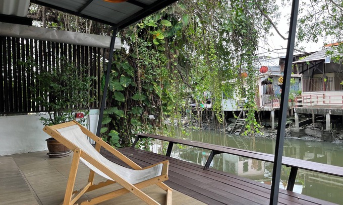 Rat Burana Ski Chalet | Kirin Riverside Homestay with 1 bedroom and AC, WiFi in Bangkok