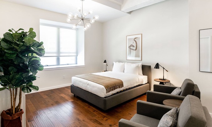 Central Business District Apartment | Kislak 305 Luxurious 1BR in Heart of Downtown