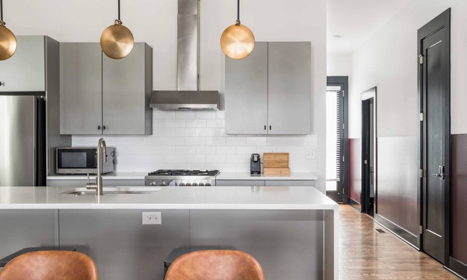 Germantown Condo | Kitty, Faith & Barbara by Avantstay 3 Unit Buyout w/12br in Heart of Nashville