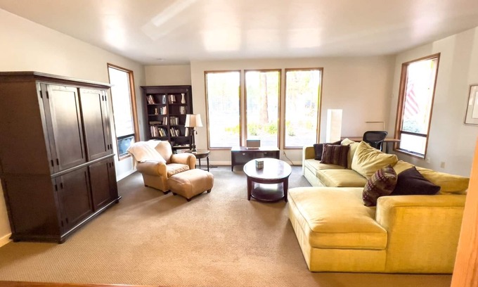 Sisters House | Kittyhawk Retreat Large 3 Bedroom 2 Bth & 2 Half Bth with Sauna and Fire Pit