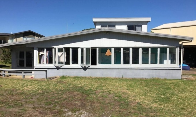 Pukehina House | Kiwiana Getaway - classic kiwi beach bach