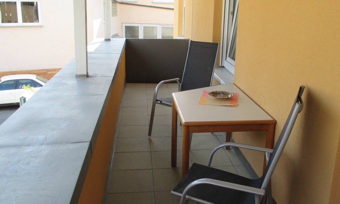 Volkach Apartment | Kleines Appartement (22qm) ohne Küche mit Doppelbett und Balkon