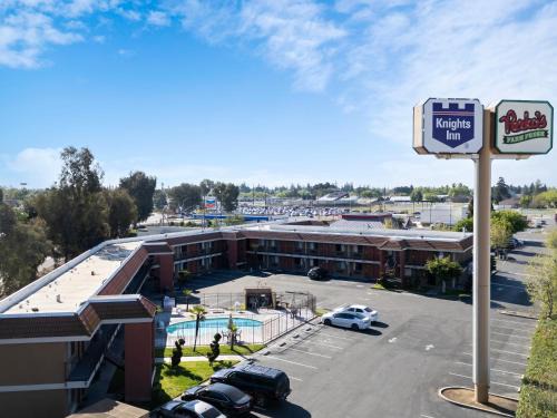 Madera Hotel | Knights Inn Madera