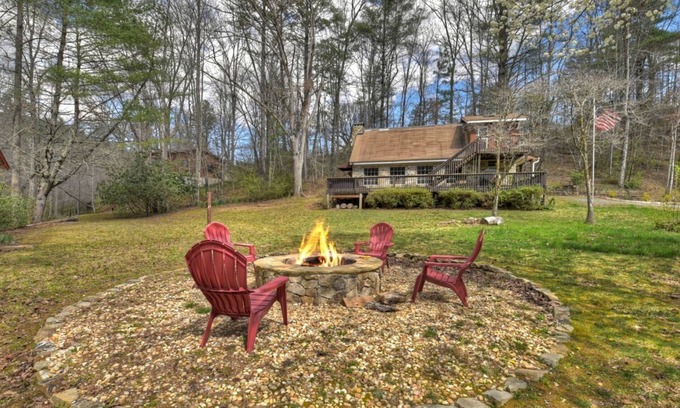 Morganton Cabin | Knotty Creek Retreat - Creek access & hot tub