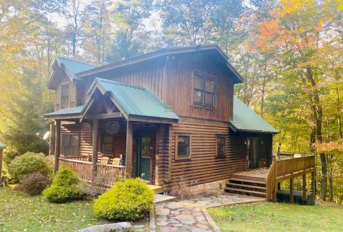 Oakland House | Knotty Dog Lodge- Hot Tub Fire Pit Pet Friendly