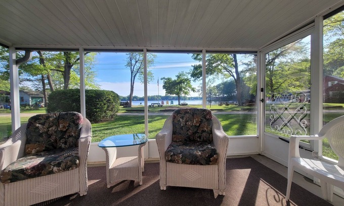 Sister Lakes Cottage | Knotty Pine Lakefront Cottage on Cable Lake