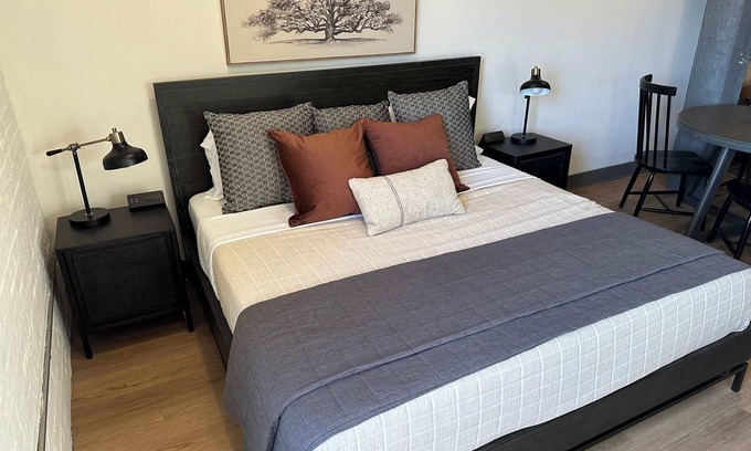 Downtown Knoxville Condo | Knoxville Old City Hideaway - Free Parking