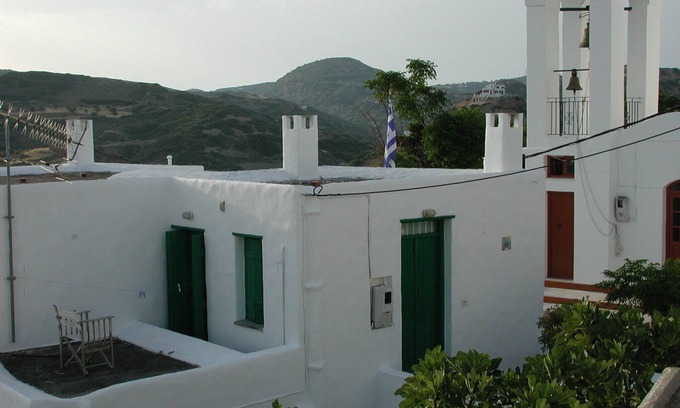 Skiros Apartment | Kochylia trad. House 3 (cypress green) in a central, quiet location