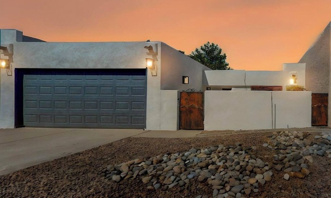 Northeast Heights House | Kokopelli by Casas De Collins