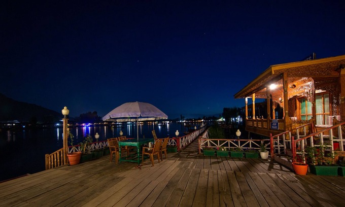 Dal Lake Hotel | Kolu Group Of Houseboats