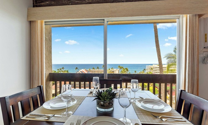 Historic Kailua Village Apartment | Kona Mansions 5-minute Walk to Honls Beach
