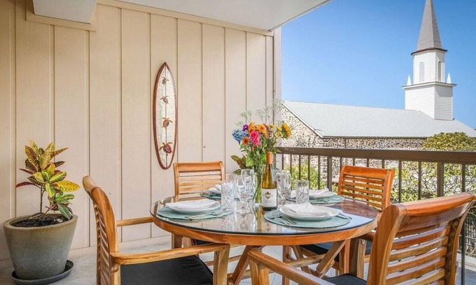 Historic Kailua Village Condo | Kona Plaza#218 2nd Floor Unit in Heart Of Kona Town: AC & Elevators!