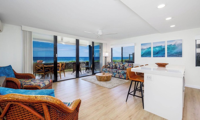 Historic Kailua Village Condo | Kona Reef#A-7: Direct Oceanfront Corner Unit,Newly Remodeled, AC,Walk to Town