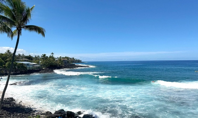 Kailua-Kona Condo | Kona Reef A22 - Direct Ocean Front Condo - Private Lanai - Next to Honl's Beach.