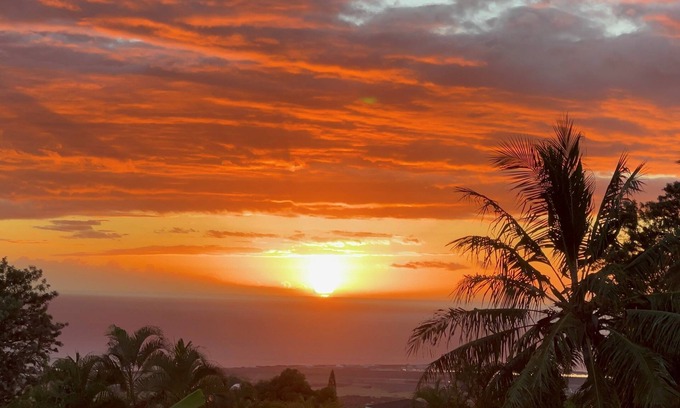 Kona Palisades House | Kona Sunset Ocean View Two Studio Oasis