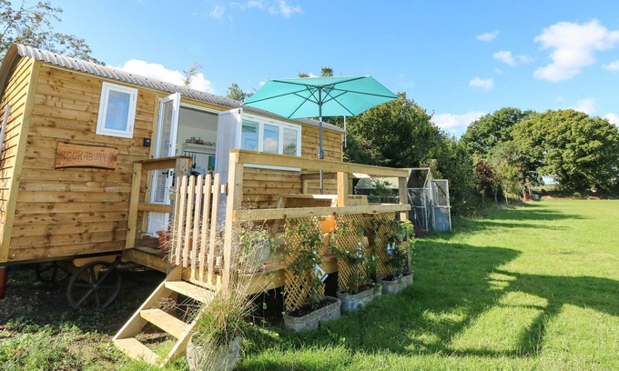 New Forest District Cottage | KOOKABURRA, romantic, character holiday cottage in Ringwood