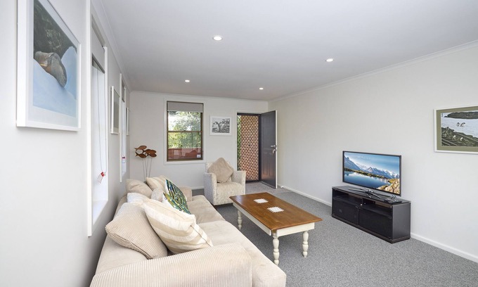 Bicheno Villa | Kooringal - Bright, Fresh & Central Holiday Unit