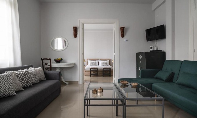 Athens City Centre Apartment | Kotinos, a historic neoclassical apartment