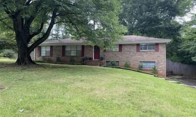 Kennesaw House | Kozy Kennesaw home near KSU and Lakepoint Sports
