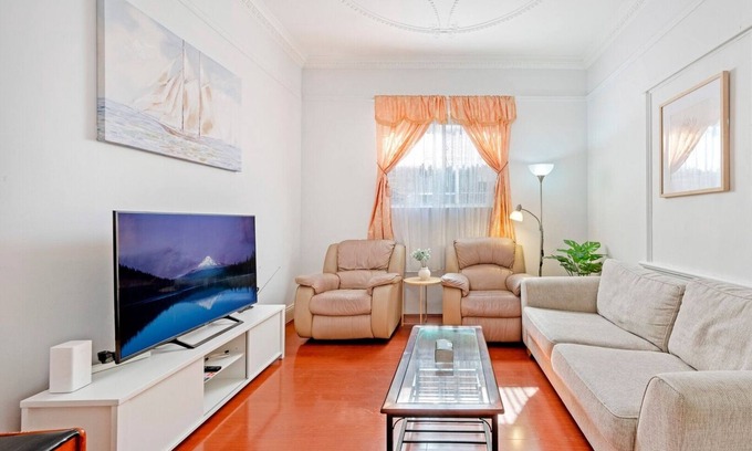 Ashfield House | KozyGuru | Ashfield | Cozy 4 Bedroom House
