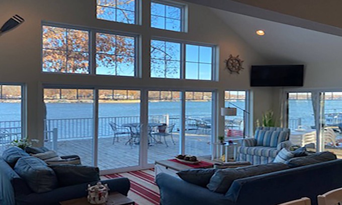 Gravois Mills House | Krew's Quarters+BIG VIEW+WOOF!