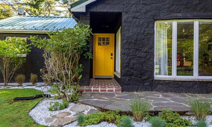 Town of Olive Apartment | Krom Ranch