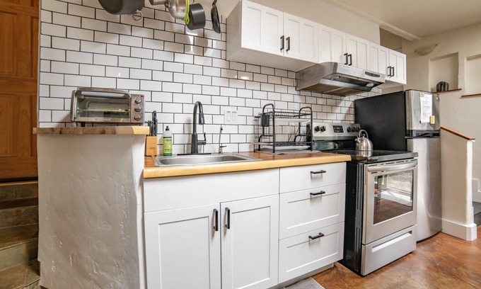 Kuau Cottage | Ku'au gem beautiful ideal location 2 bed 1 bath with AC