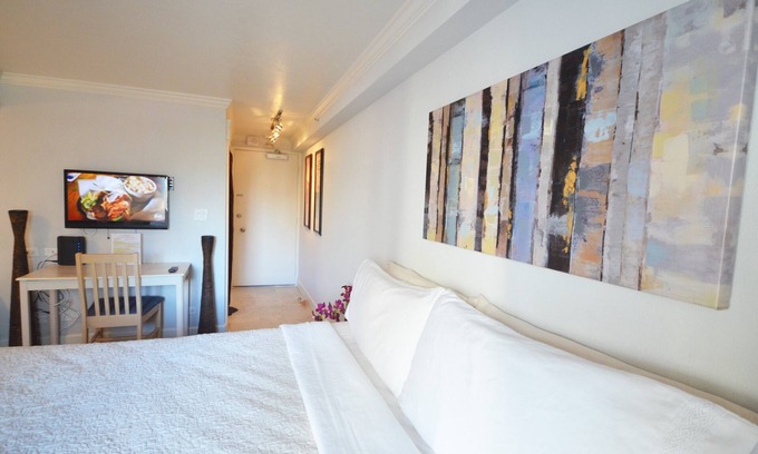 Honolulu Apartment | Kuhio Village 1009 KING BED Modern/Waikiki Beach