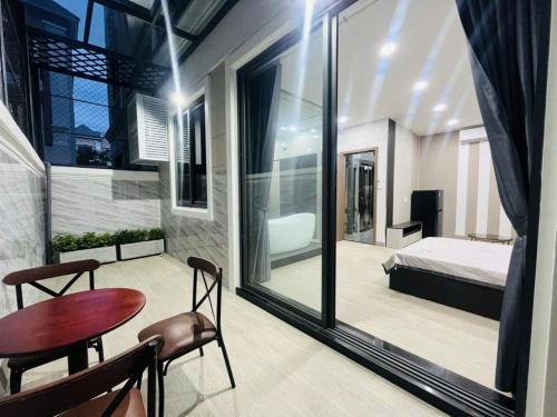 Phuong 15 Apartment | KUN's House